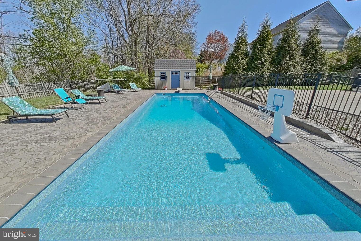 CRESTVIEW - Residential