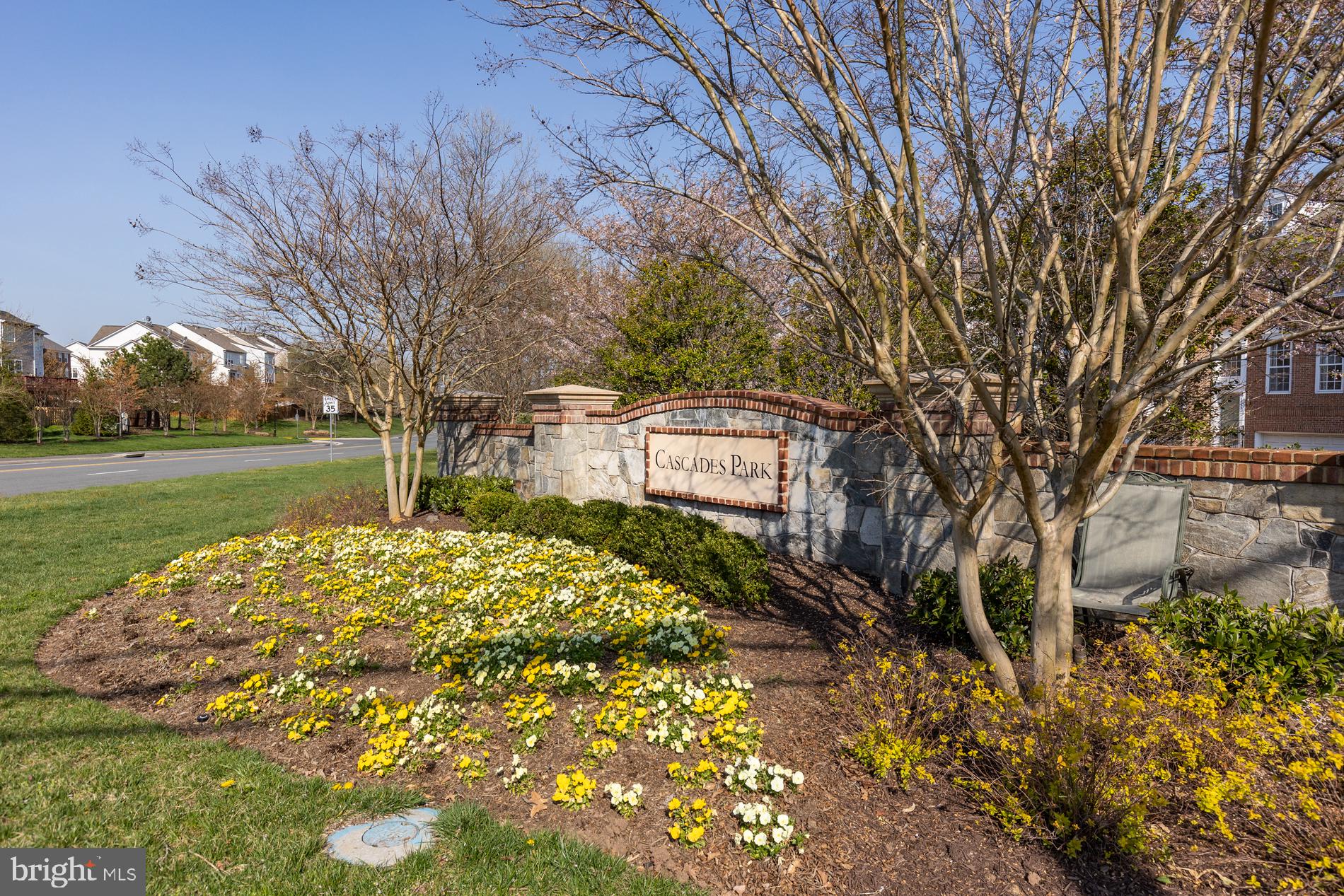 CASCADES PLACE CONDOMINIUM - Residential