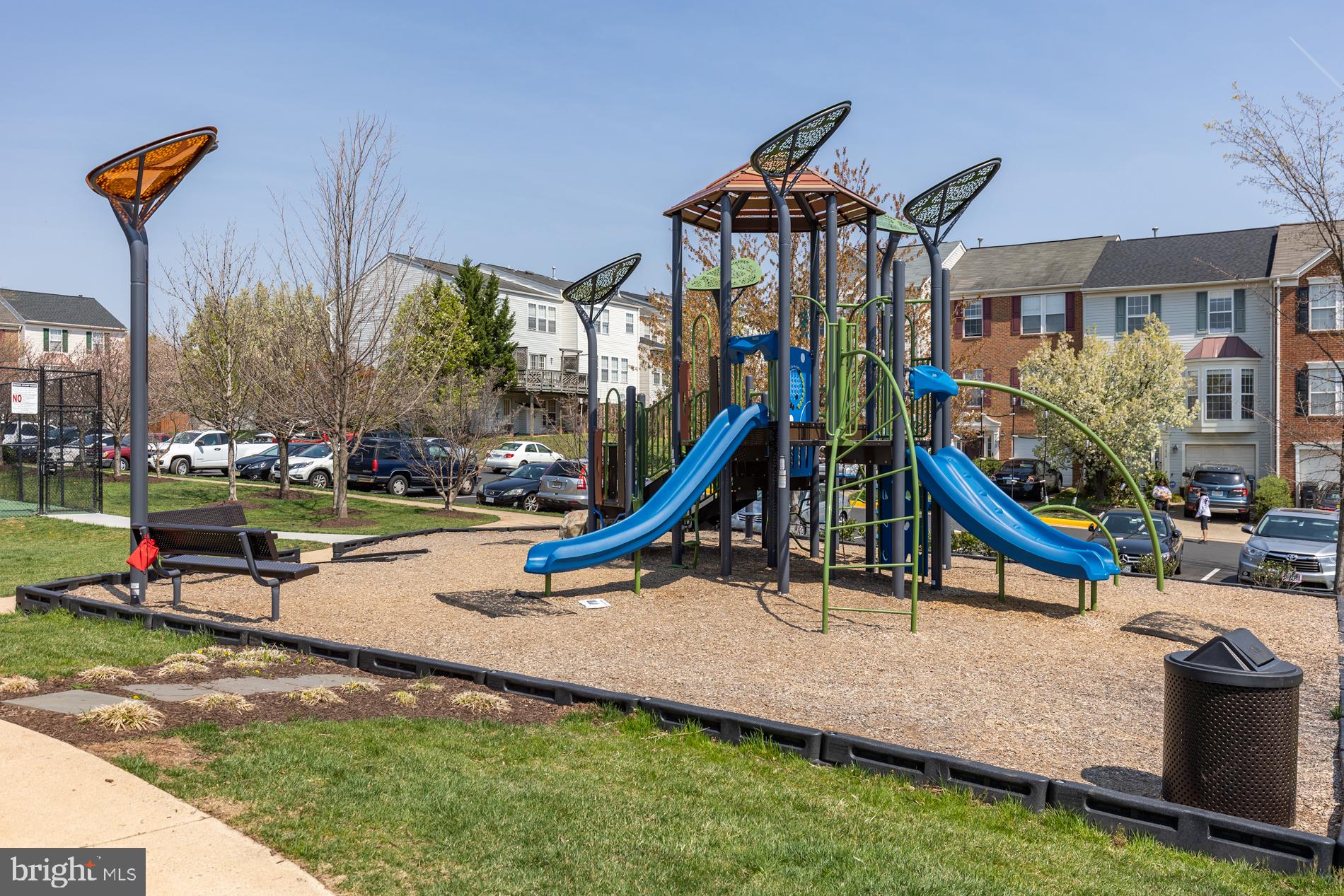 CASCADES PLACE CONDOMINIUM - Residential