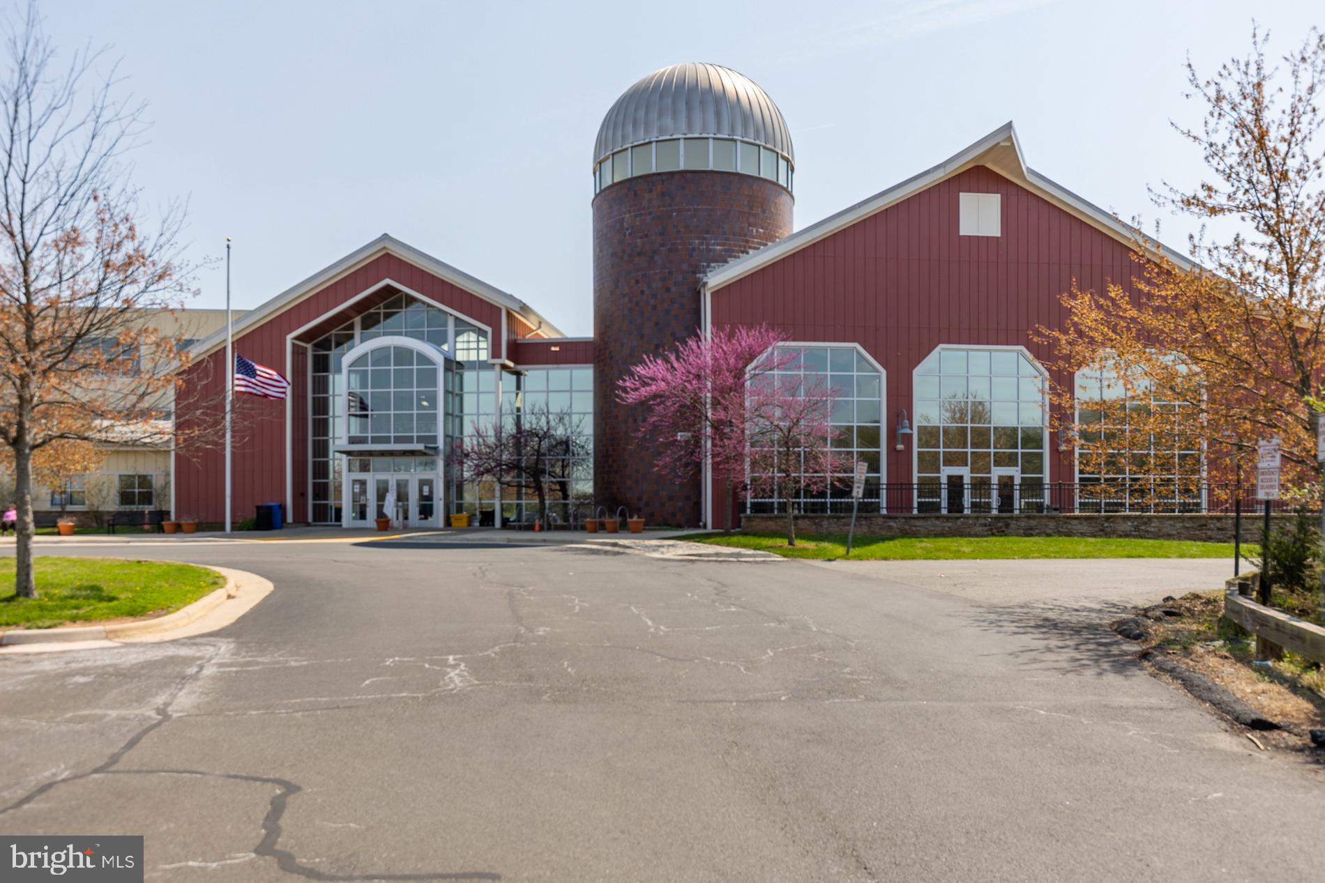 CASCADES PLACE CONDOMINIUM - Residential