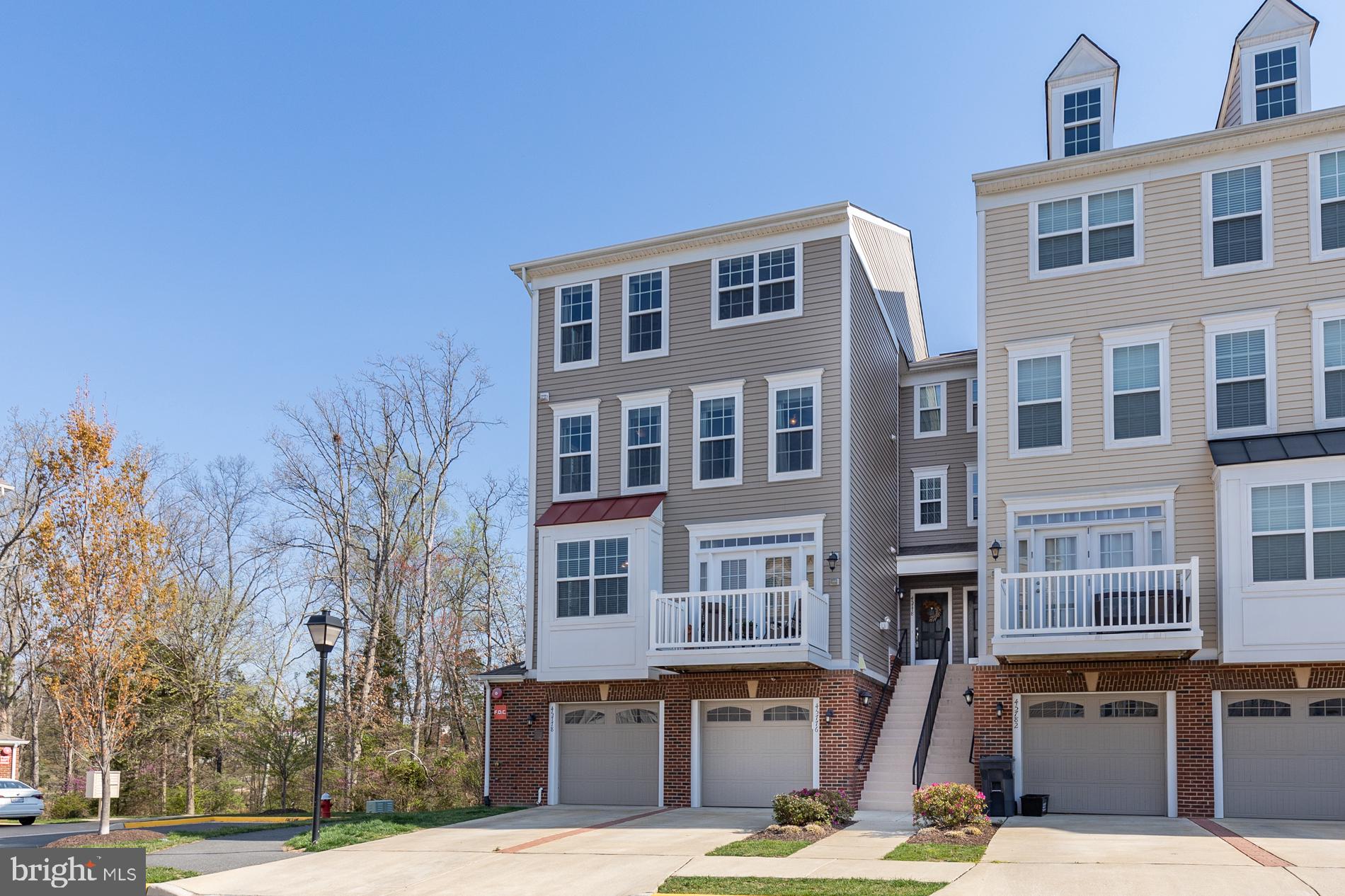 CASCADES PLACE CONDOMINIUM - Residential