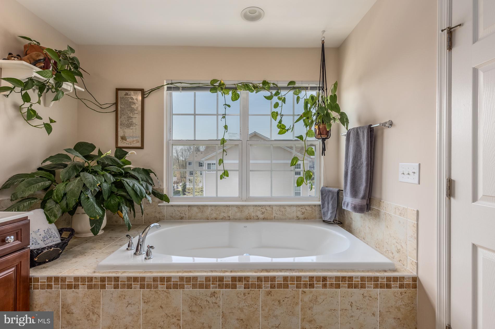 CASCADES PLACE CONDOMINIUM - Residential