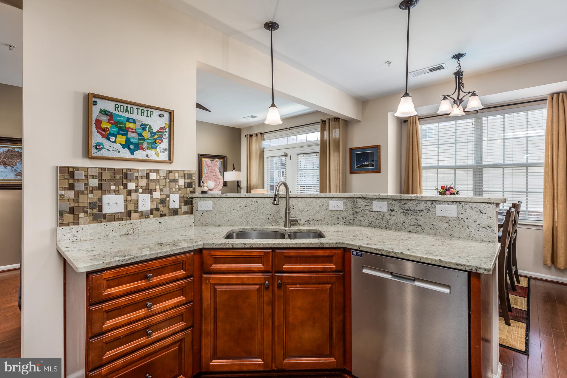 CASCADES PLACE CONDOMINIUM - Residential