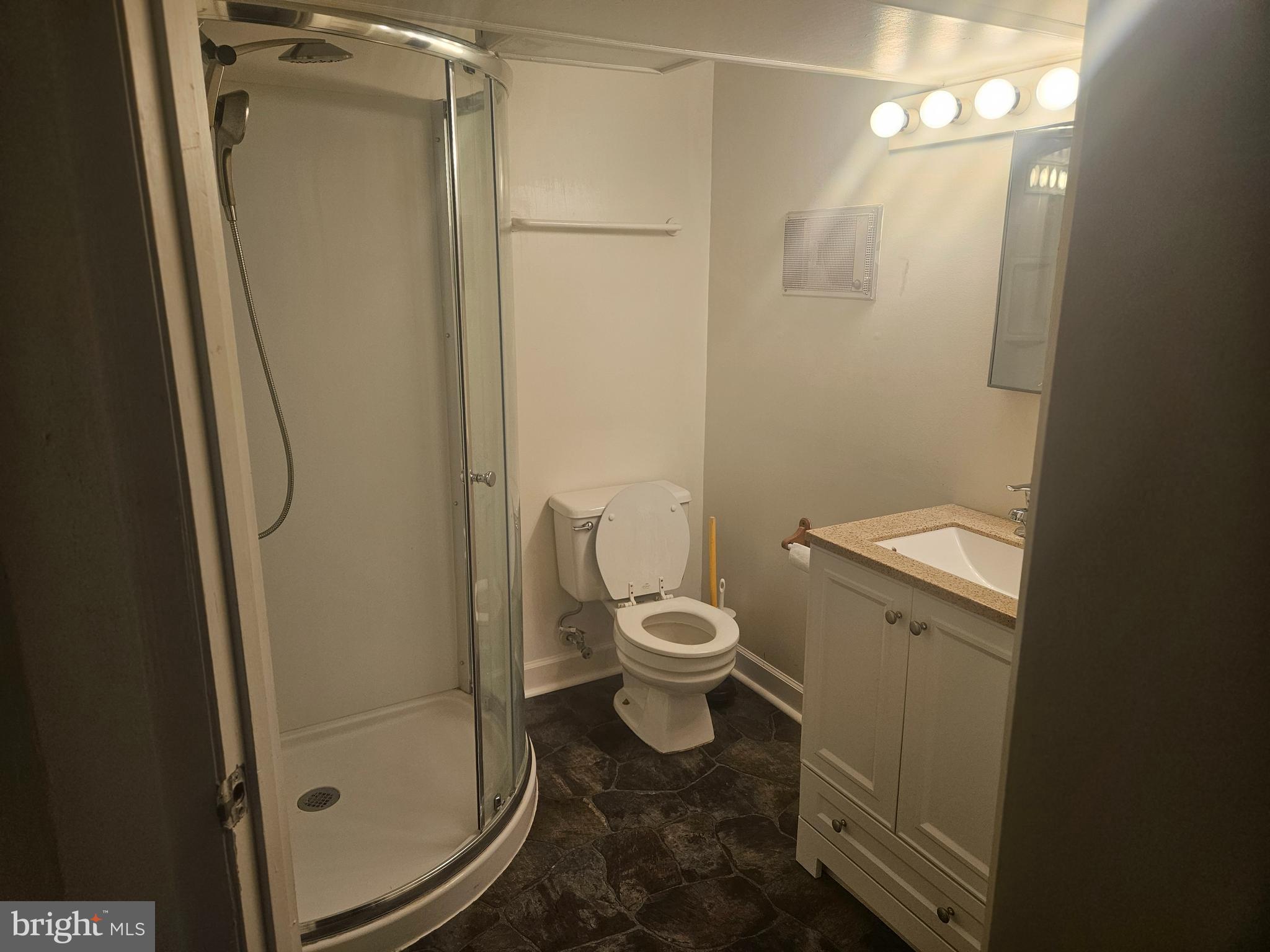 EDGEWOOD PARK - Residential Lease