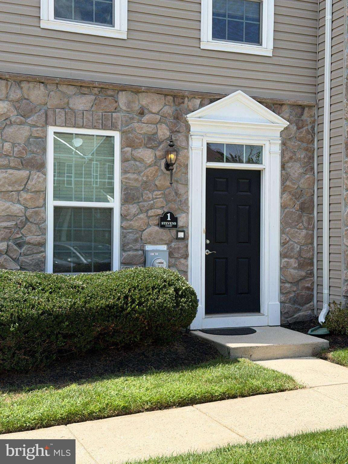 1 STEVENS COURT