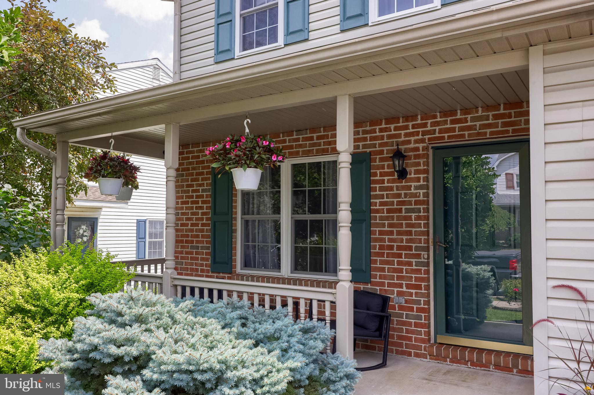 Charming Low-Maintenance Townhome – Prime Location!
Welcome to this beautifully maintained 3-bedroom, 2.5 bath townhome offering the perfect blend of comfort and convenience. Located just minutes from major highways and shopping destinations, this home is ideal for commuters and those who love to be close to everything. Large, beautiful deck—perfect for morning coffee, grilling, or relaxing evenings outdoors.
Upstairs, you’ll find three comfortable bedrooms and 2 full baths, providing plenty of space for family, guests, or a home office.
Additional highlights include:
Low-maintenance living with minimal upkeep required
One-car garage plus driveway parking
Convenient half-bath on the main level
Close proximity to shopping, dining, parks, and commuter routes
This move-in ready townhome is perfect for first-time buyers, downsizers, or investors. Schedule your showing today and make this wonderful home yours!