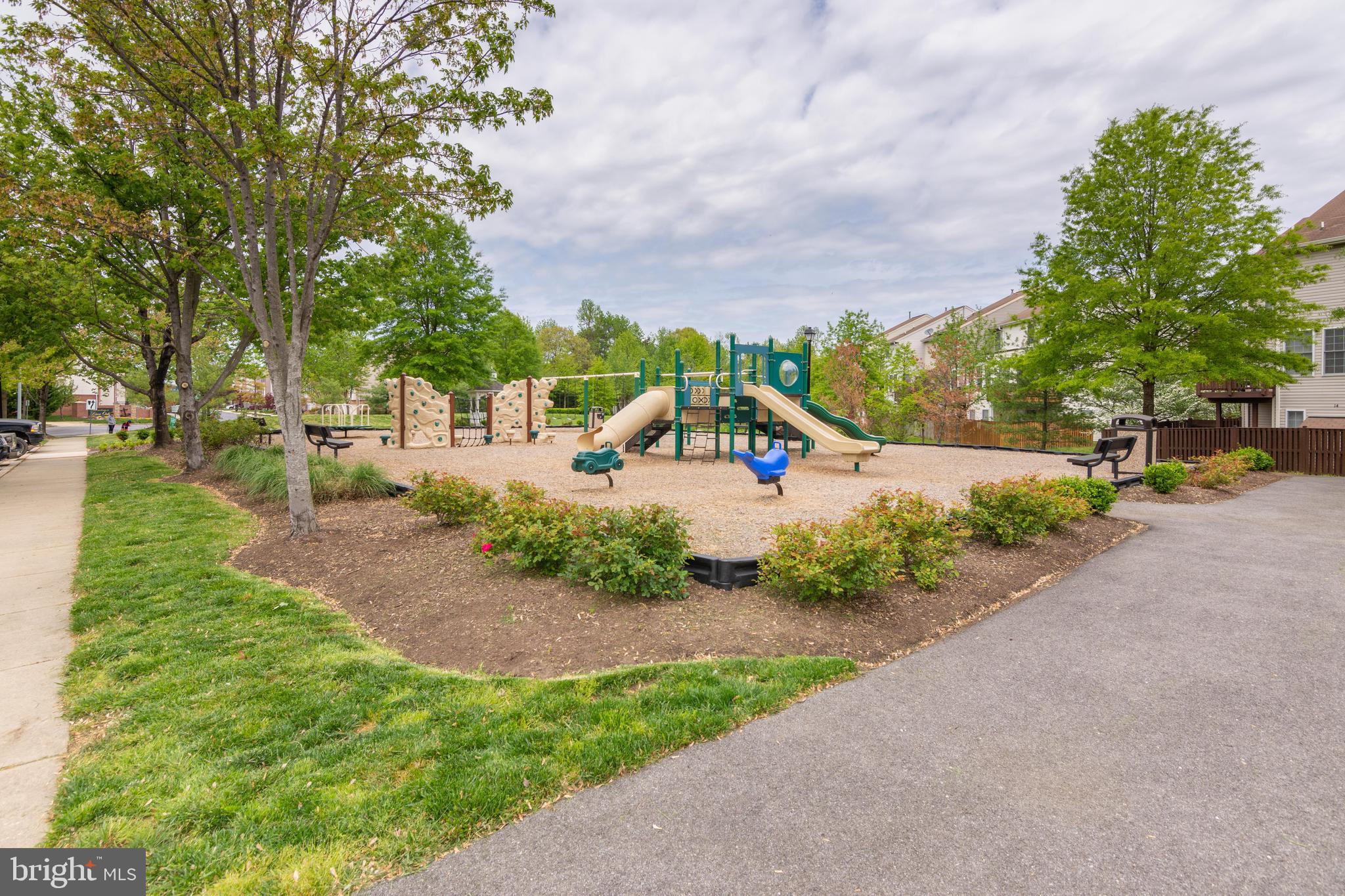 RIVER OAKS - Residential Lease