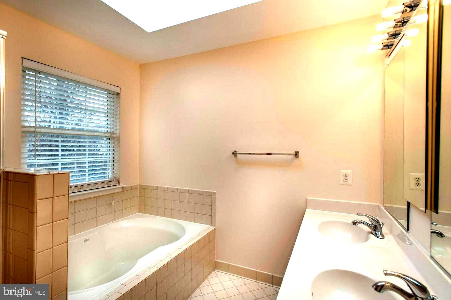 RIVER OAKS - Residential Lease