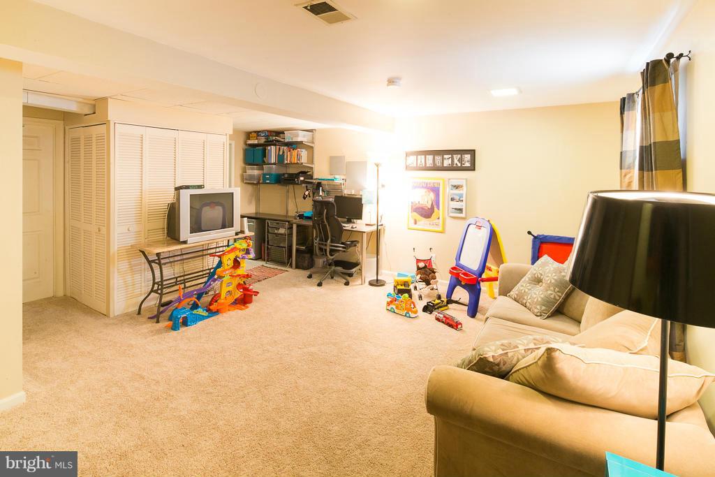 VIRGINIA VILLAGE - Residential