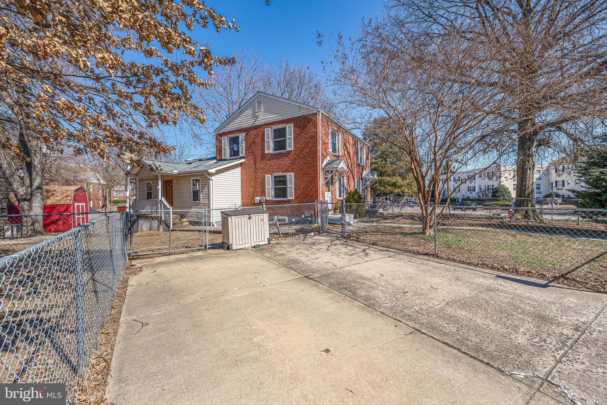 HUNTINGTON - Residential Lease