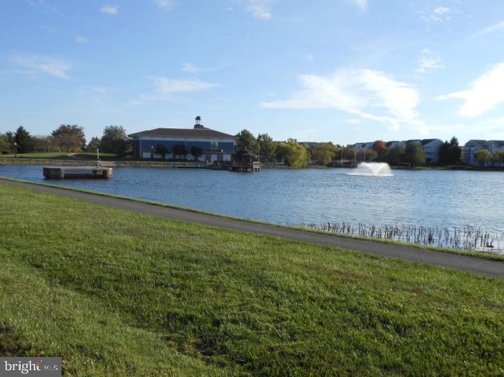 LAKESHORE CONDO - Residential