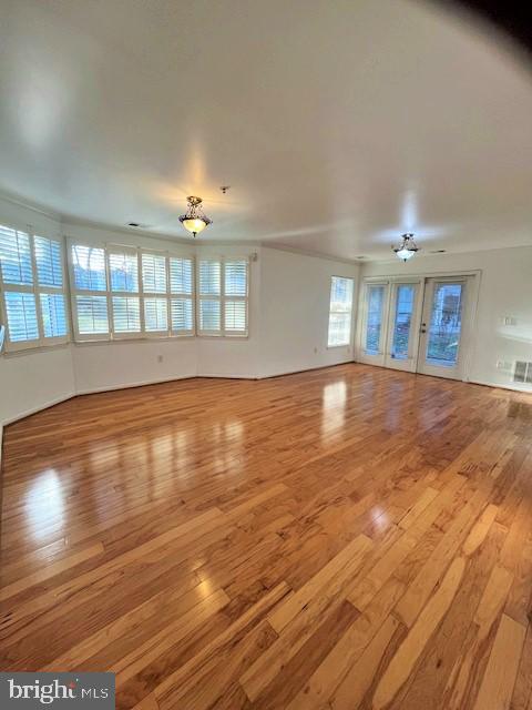 LAKESHORE CONDO - Residential