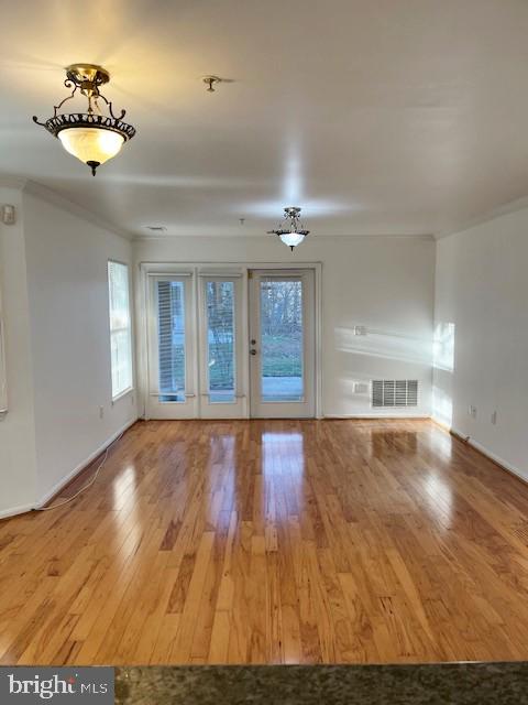 LAKESHORE CONDO - Residential