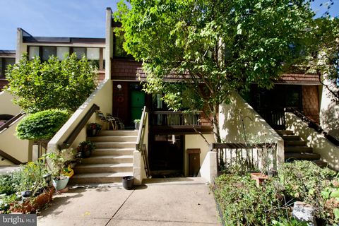 2204 S QUINCY STREET 1 ARLINGTON VA 22204