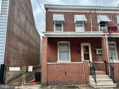 Townhouse For Rent - 705 Anderson Street<br/> TRENTON, NJ 08611