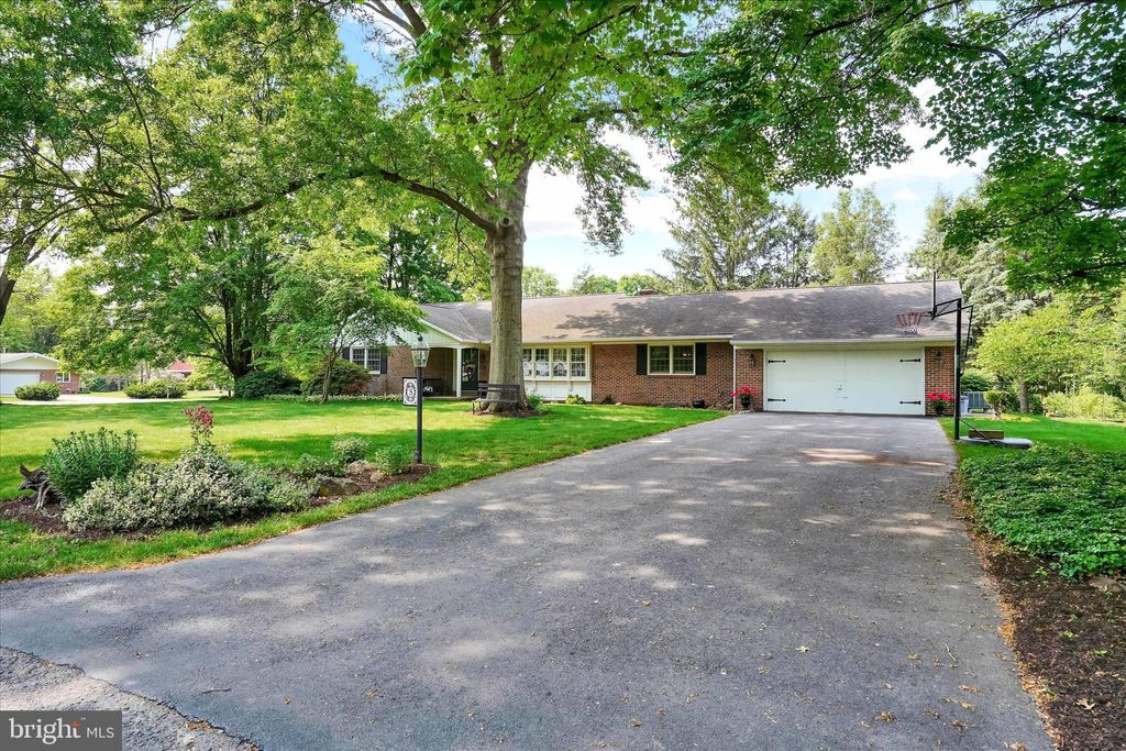 Photo of 1101 E COLLEGE AVE, ELIZABETHTOWN, PA 17022 (MLS # PALA2034862)