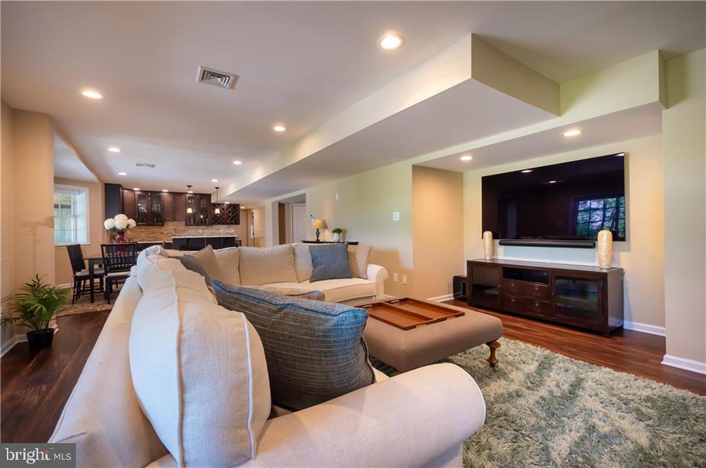 WEYHILL WOODS - Residential