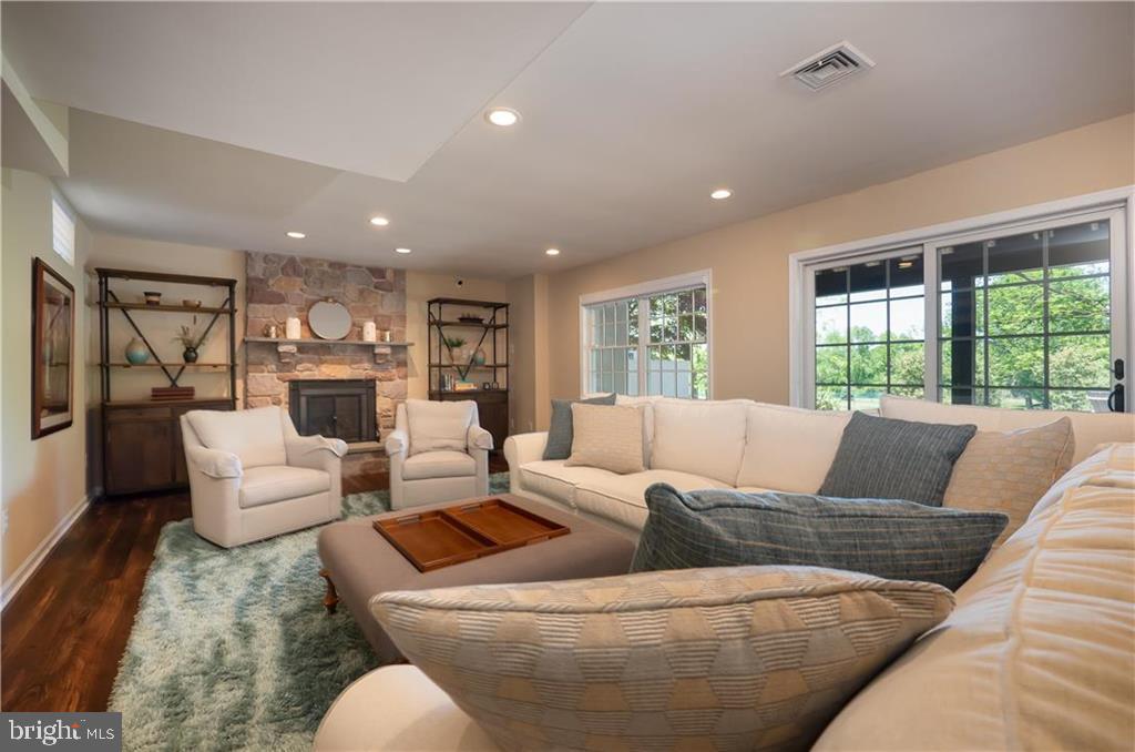 WEYHILL WOODS - Residential