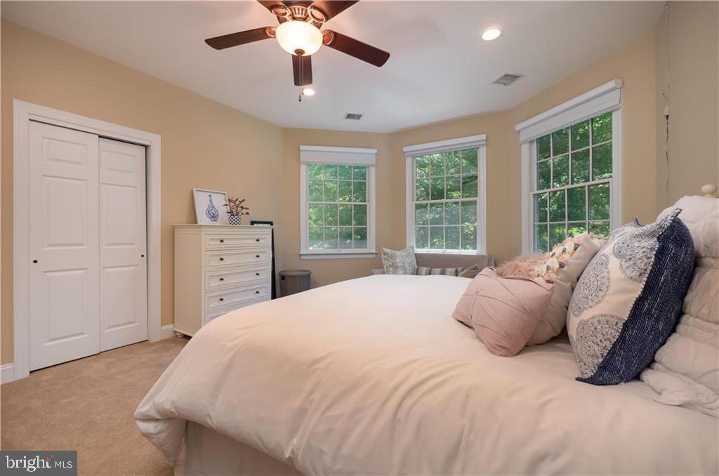 WEYHILL WOODS - Residential