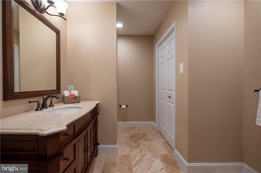 WEYHILL WOODS - Residential