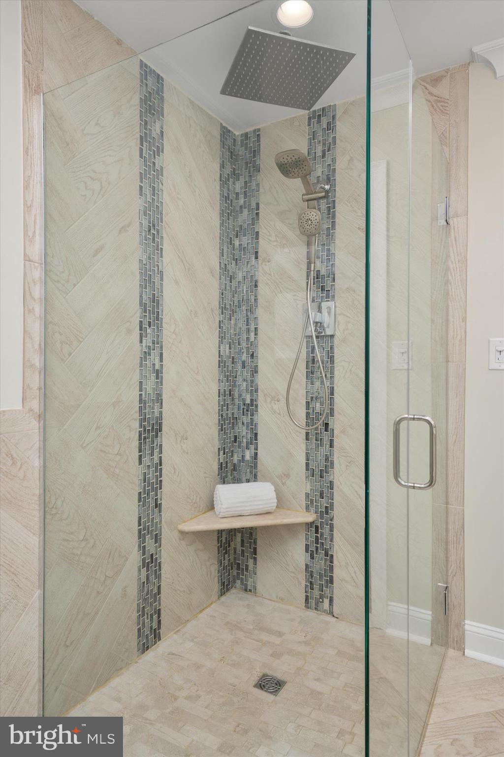 UPPER MAGOTHY BEACH - Residential