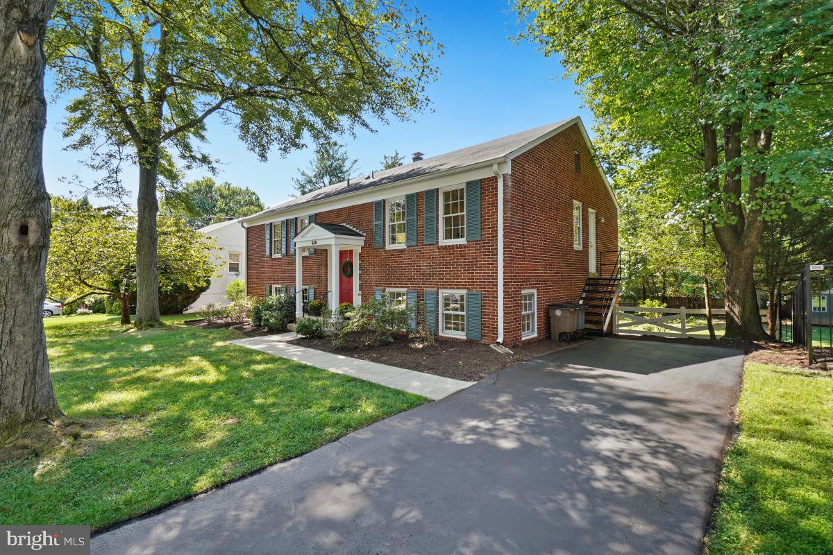 ROCKVILLE ESTATES - Residential