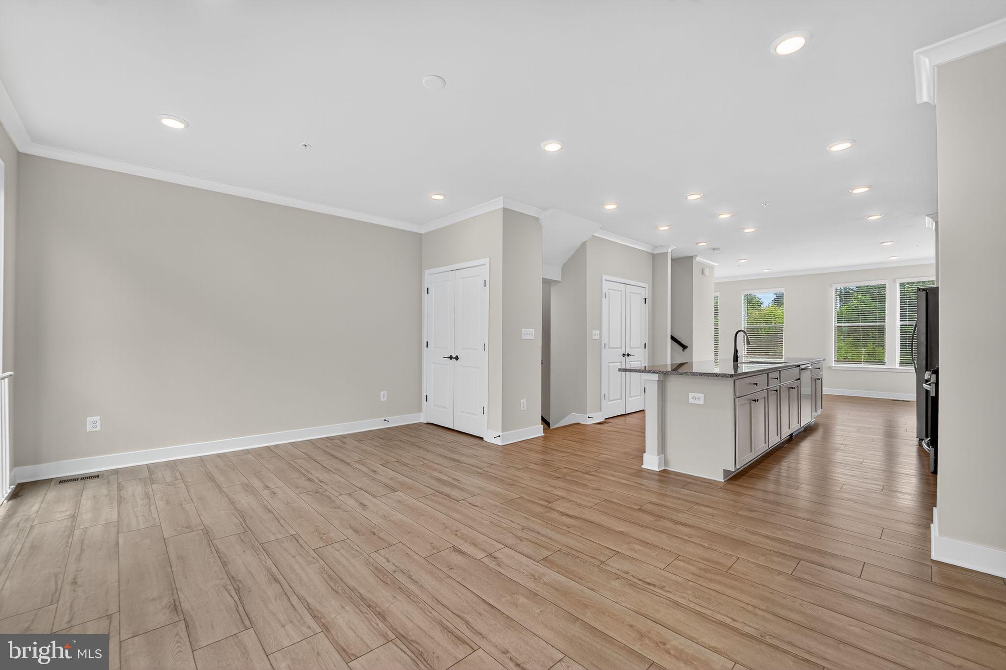 MEDFIELD - Residential