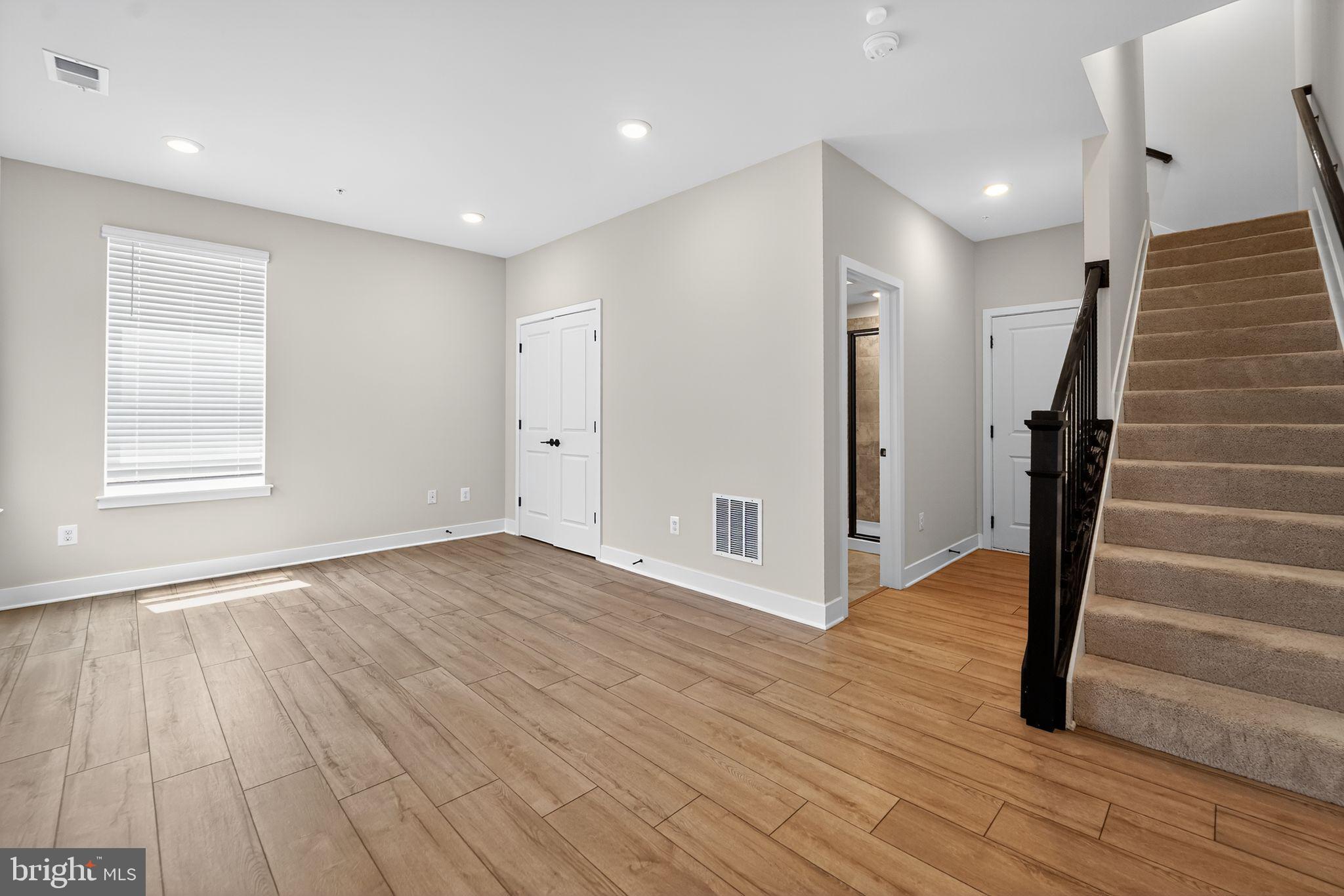 MEDFIELD - Residential