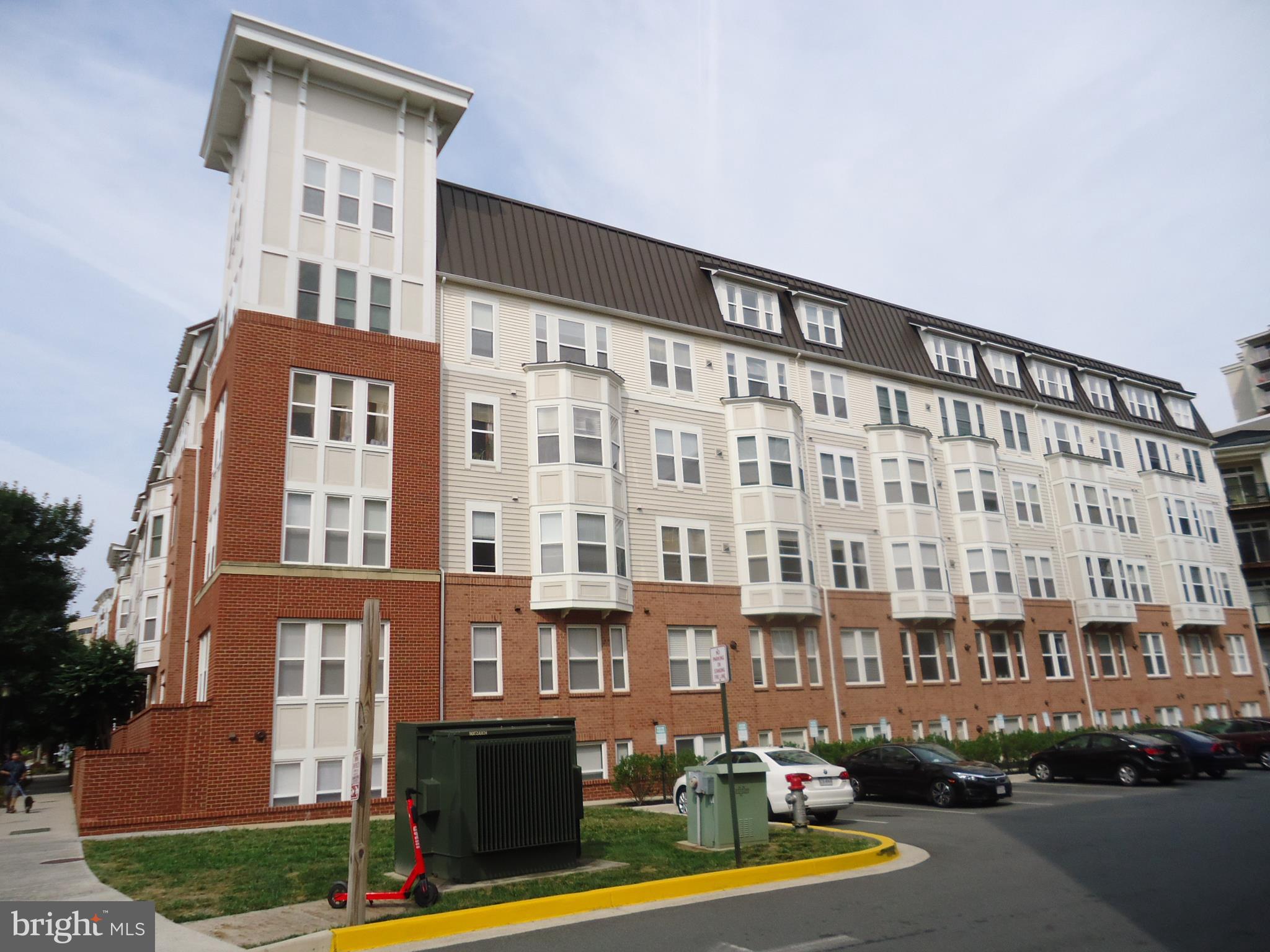 HALSTEAD AT THE METRO - Residential