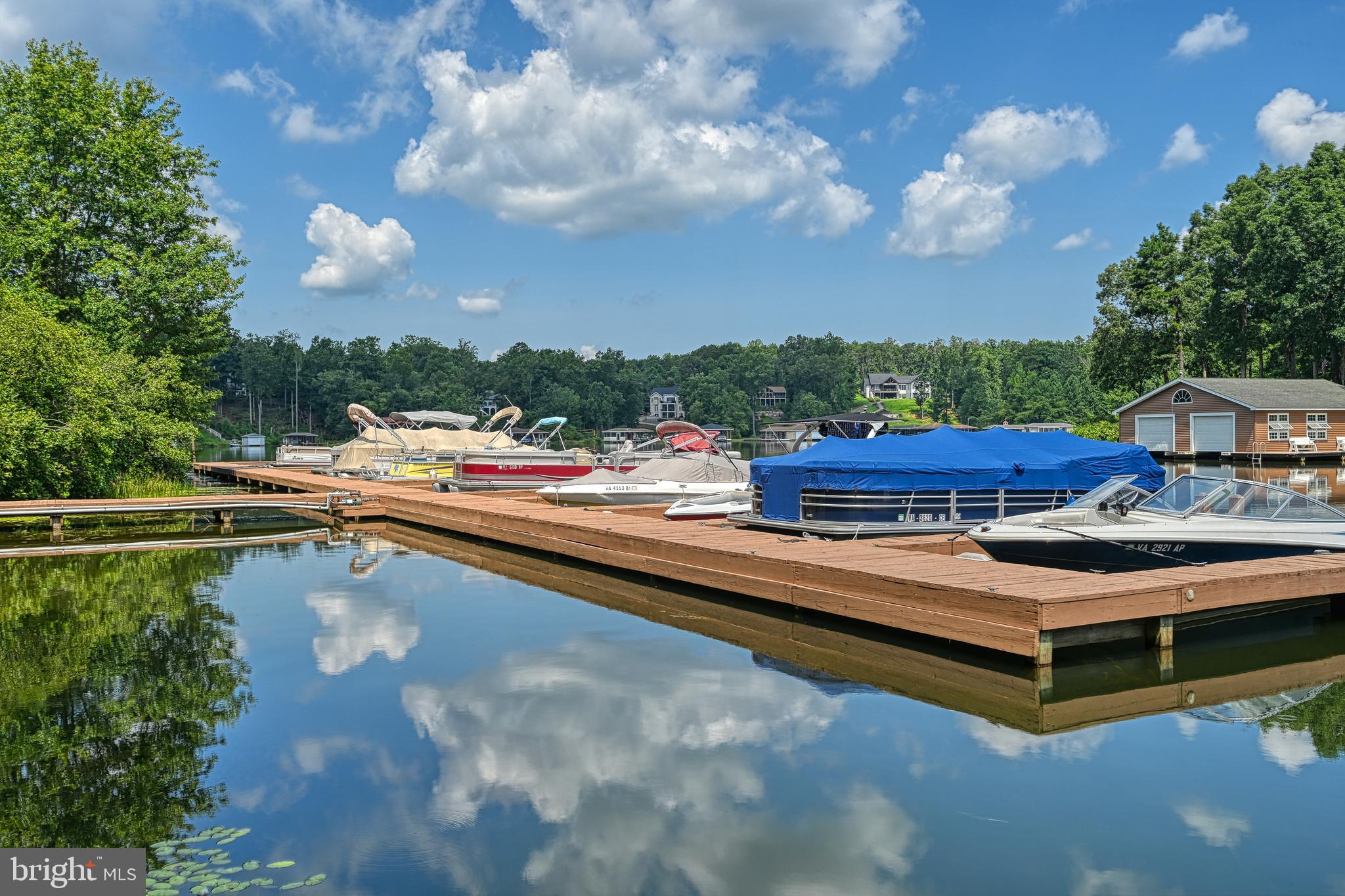 PINE HARBOUR - Residential