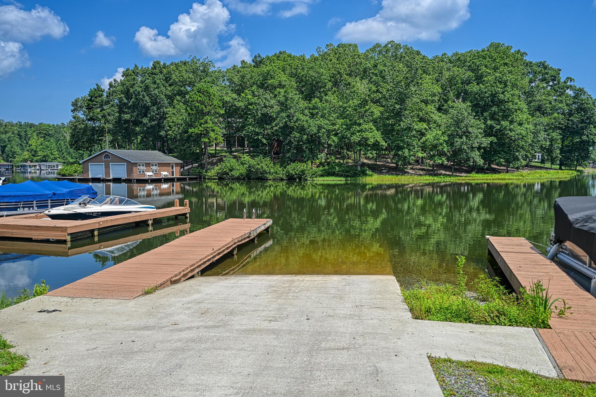 PINE HARBOUR - Residential