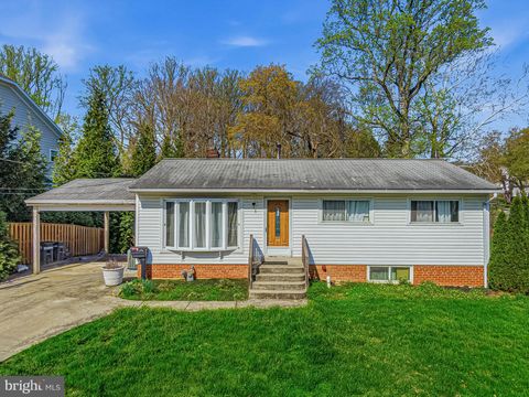 Photo of 301 Patrick Street SW, VIENNA, VA 22180 (MLS # VAFX2303962)