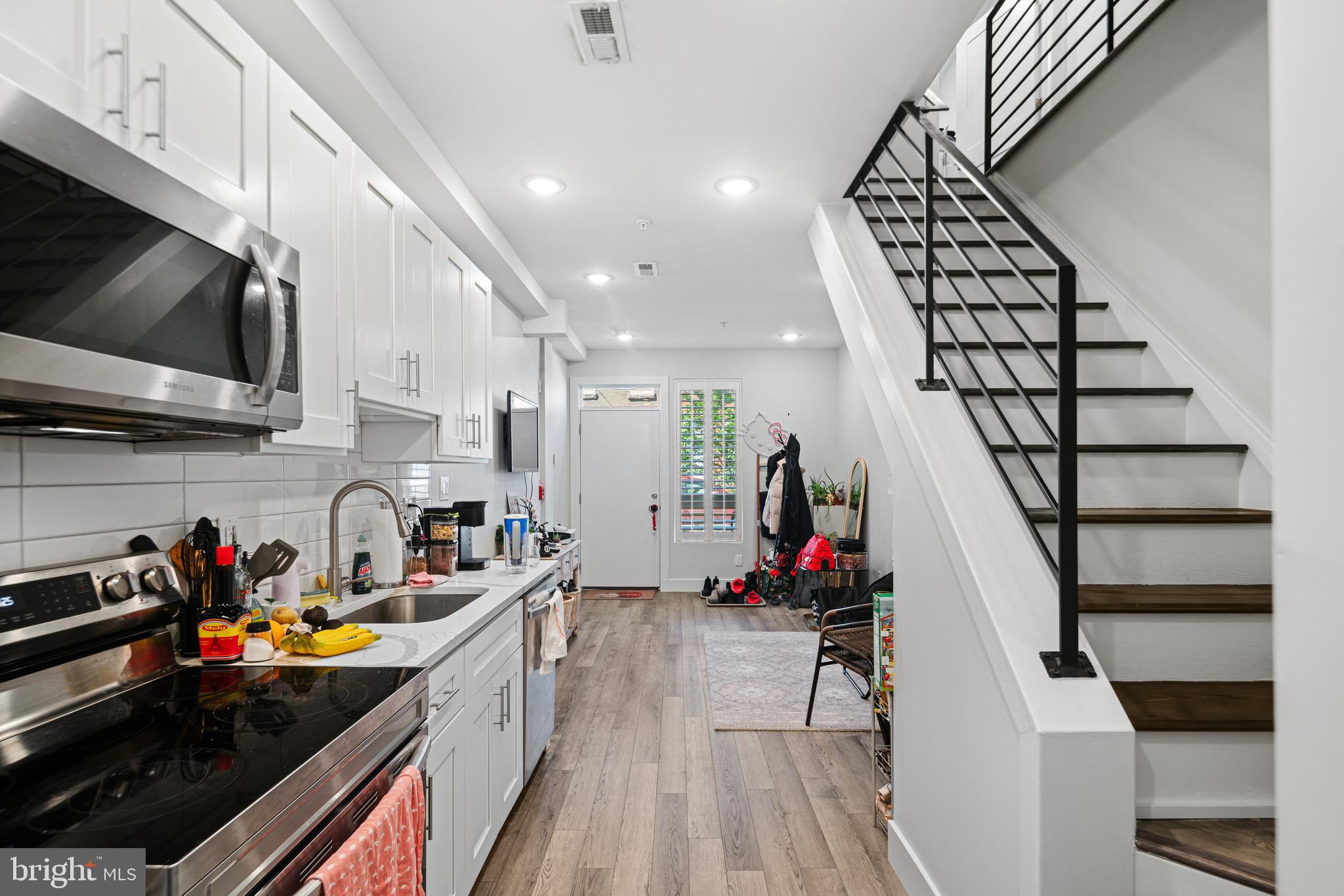 EAST KENSINGTON - Residential Income
