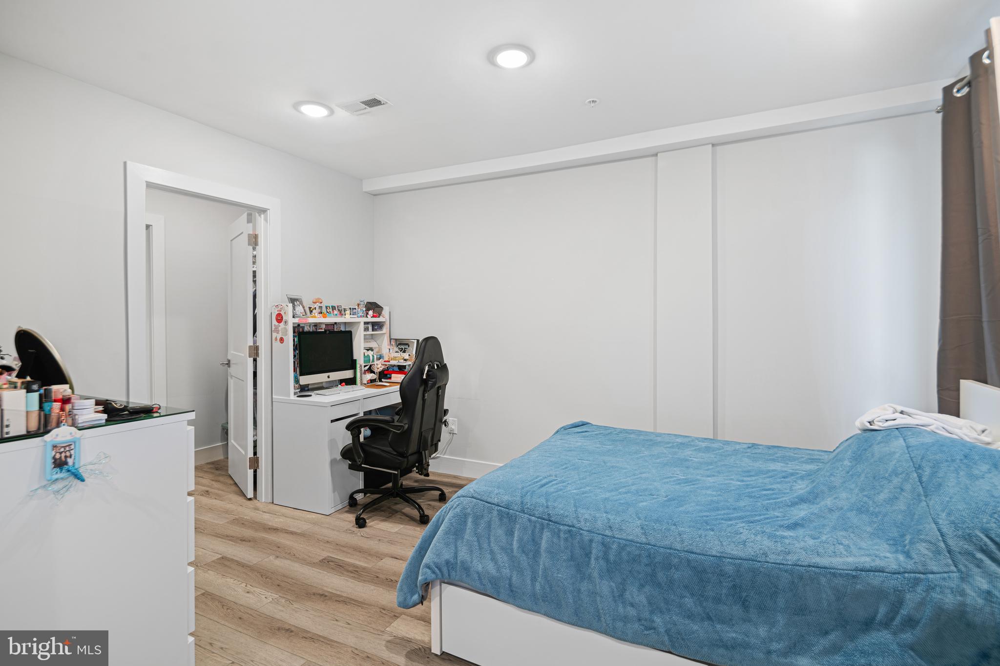 EAST KENSINGTON - Residential Income