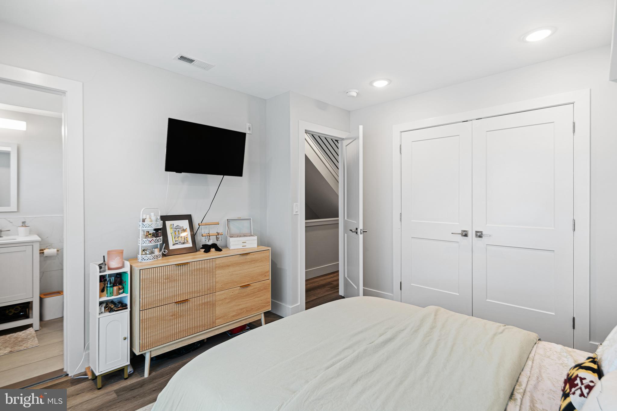 EAST KENSINGTON - Residential Income