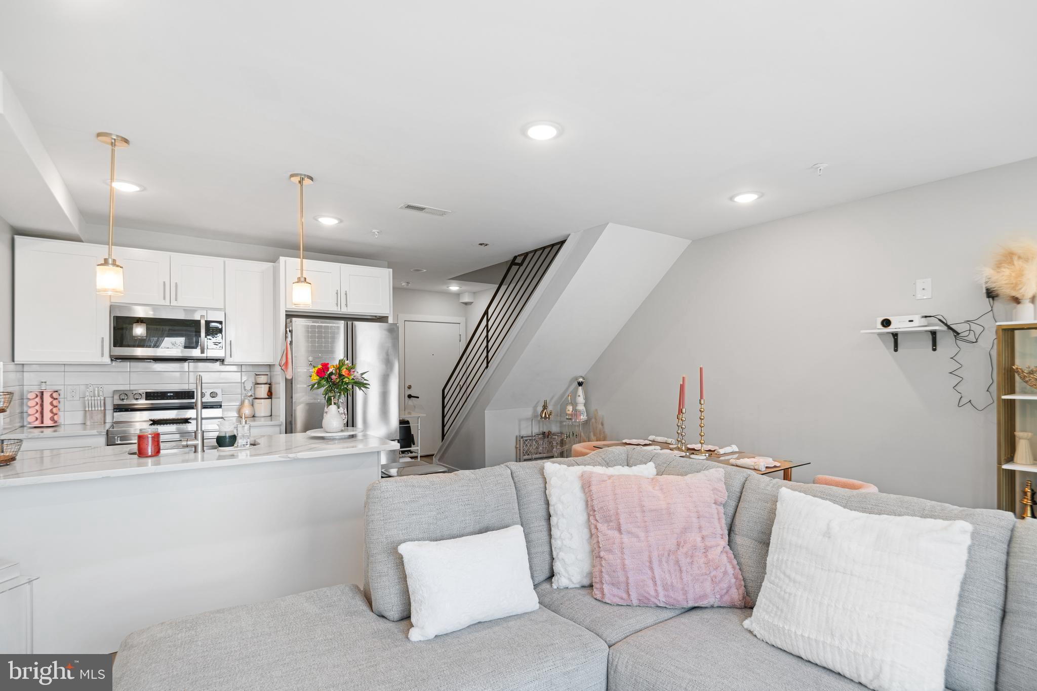 EAST KENSINGTON - Residential Income