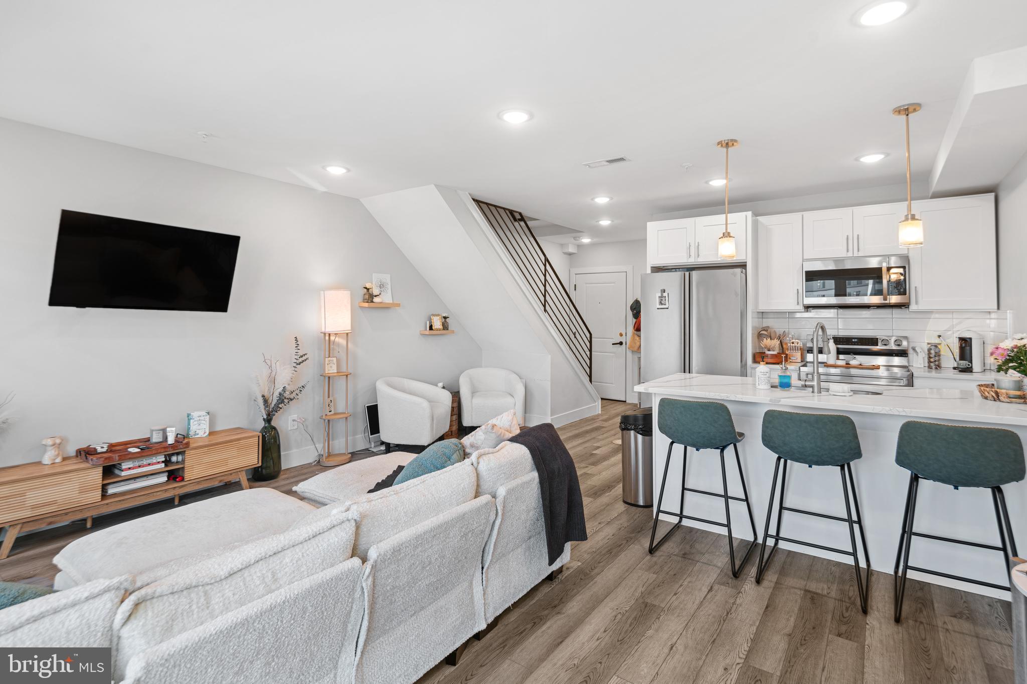EAST KENSINGTON - Residential Income