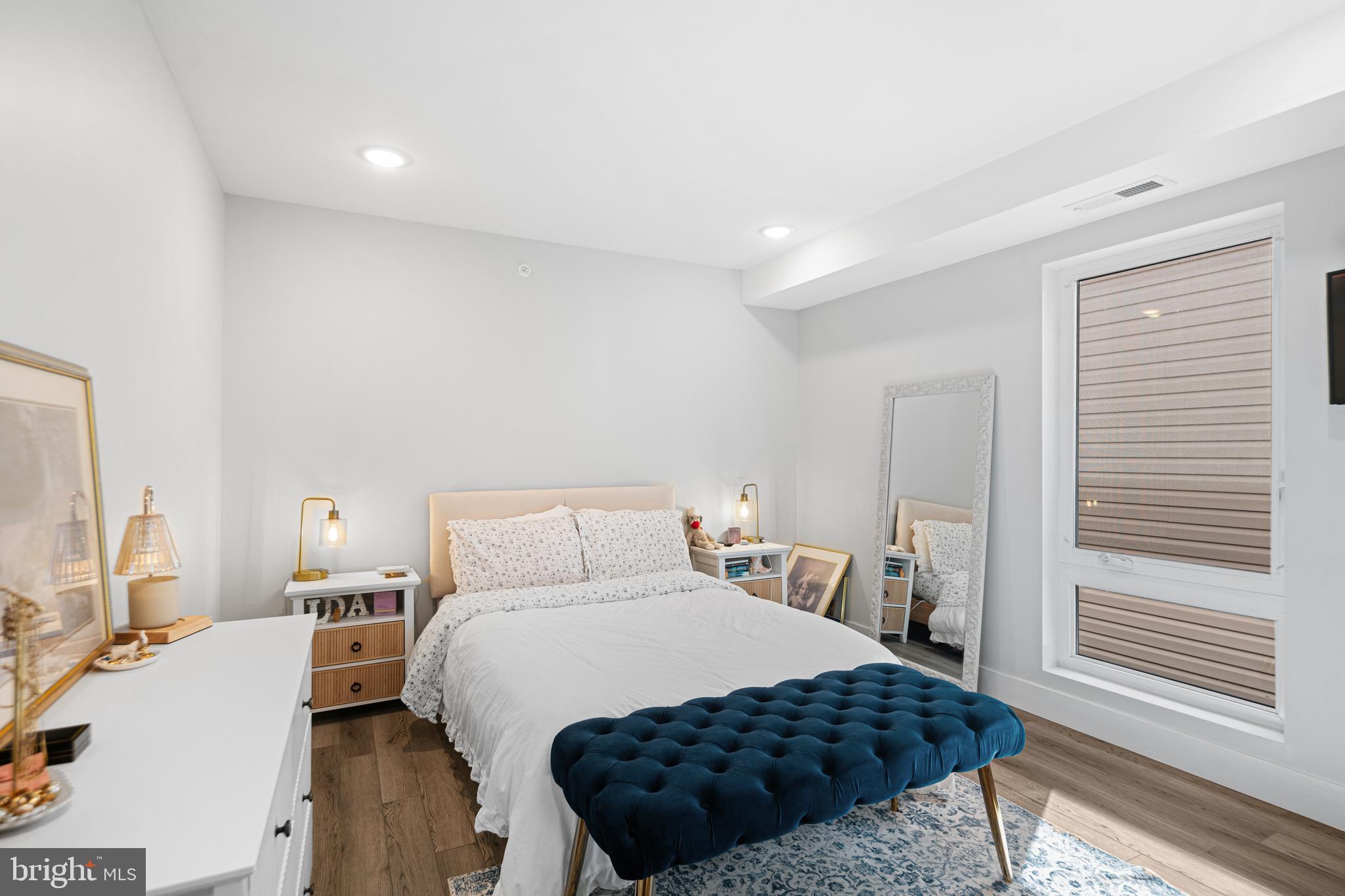 EAST KENSINGTON - Residential Income
