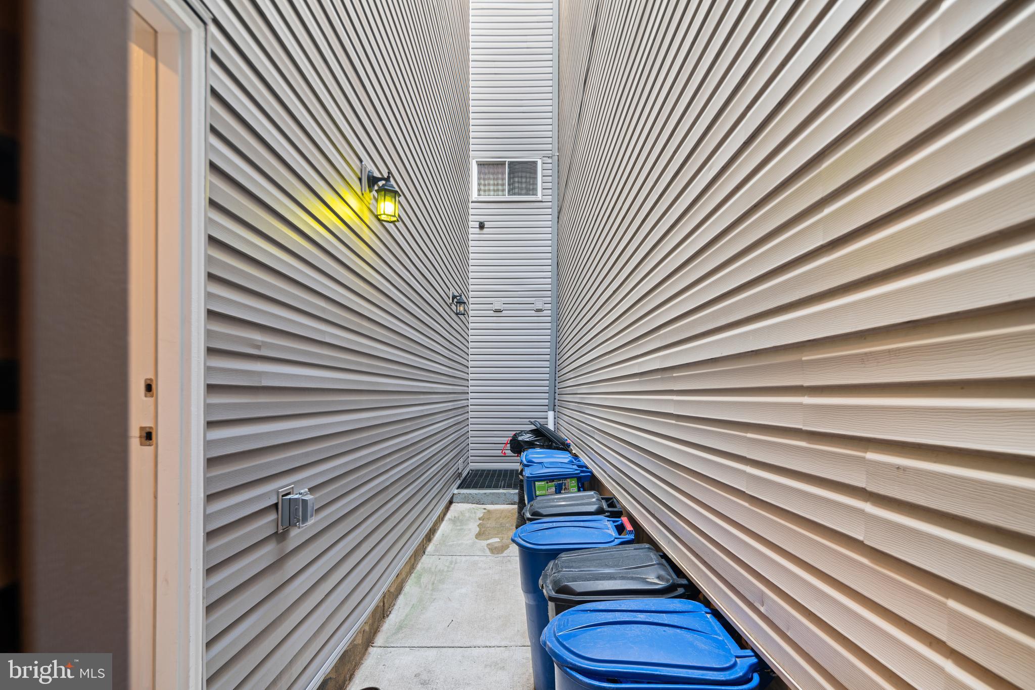 EAST KENSINGTON - Residential Income