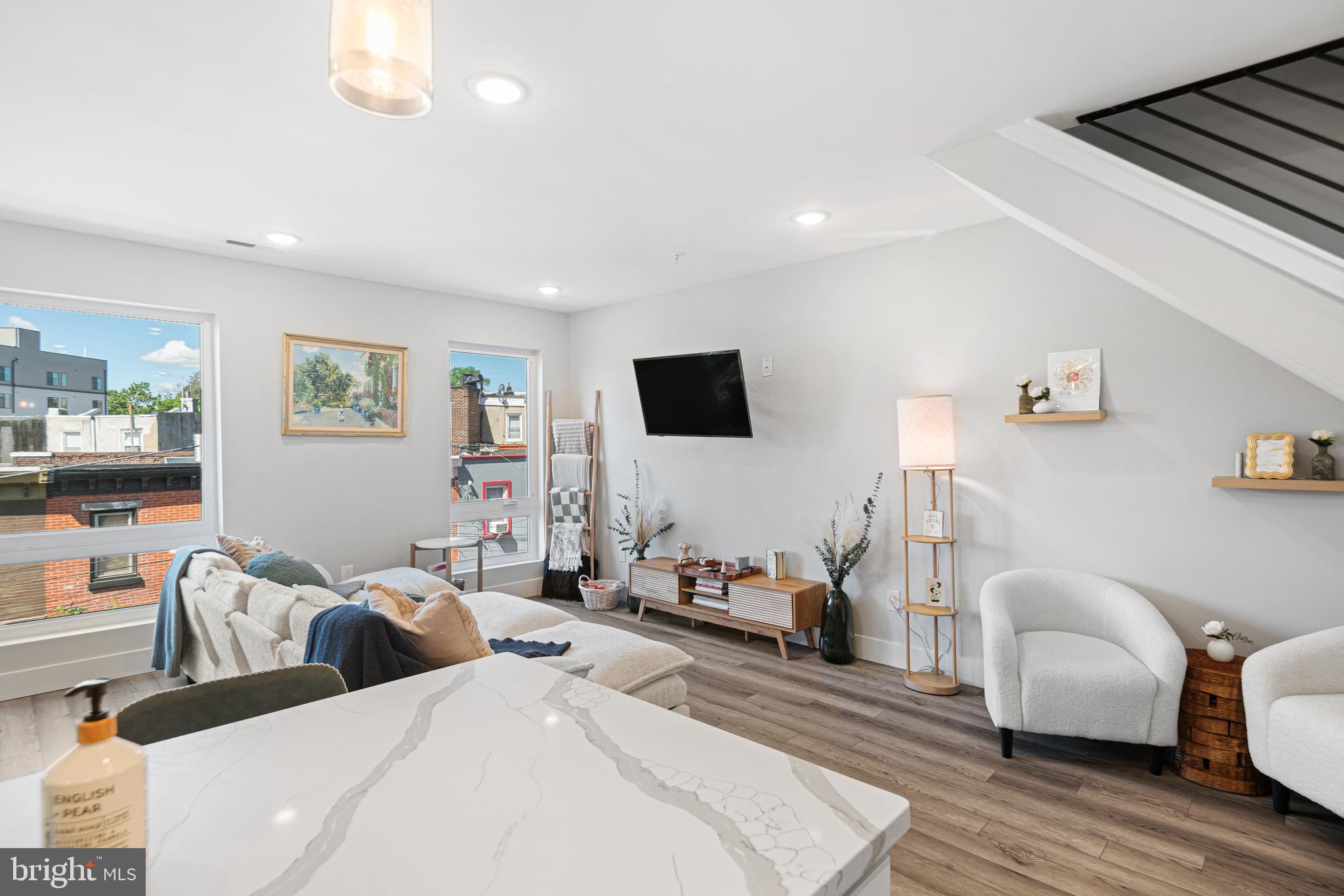 EAST KENSINGTON - Residential Income