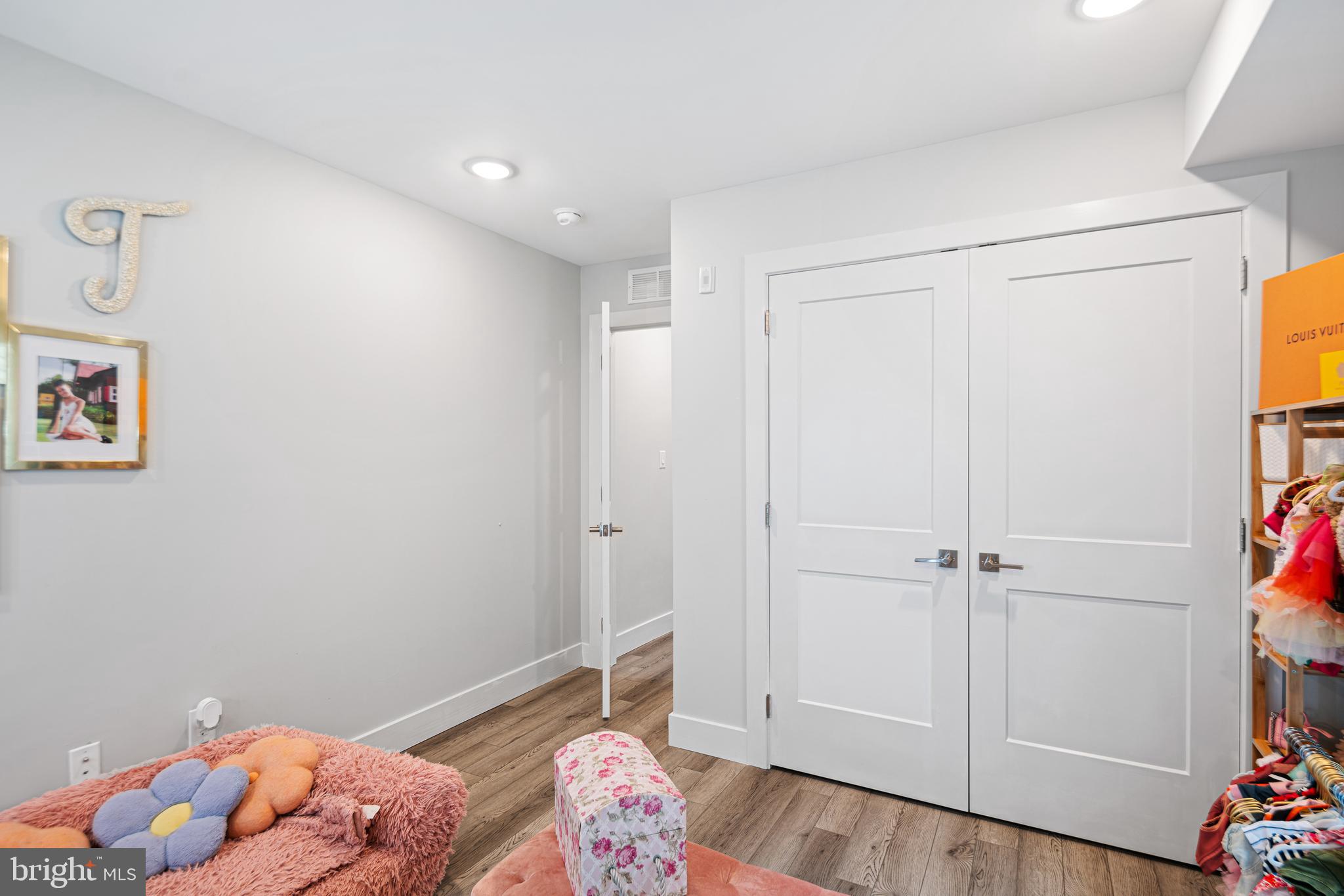 EAST KENSINGTON - Residential Income