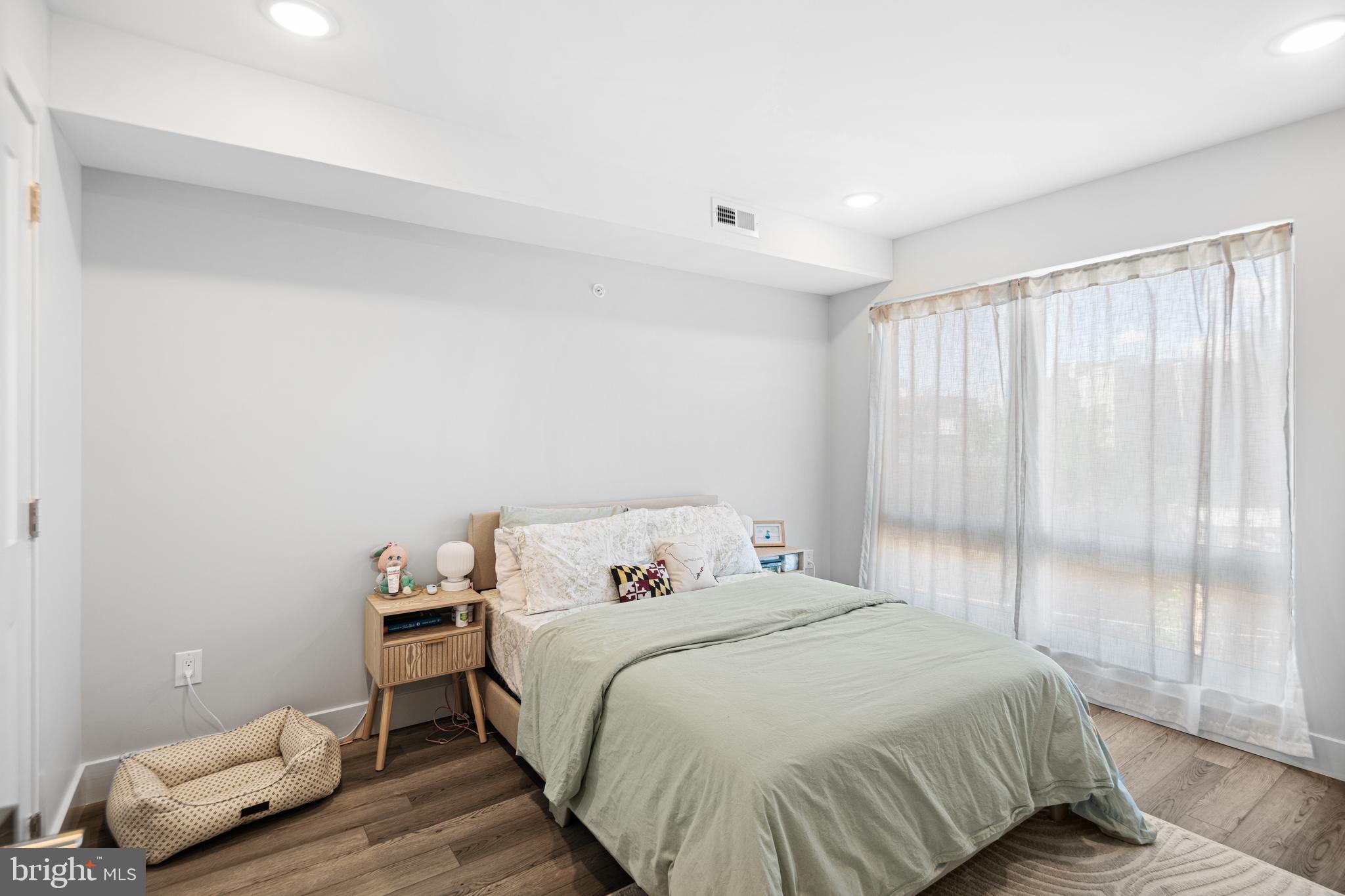 EAST KENSINGTON - Residential Income