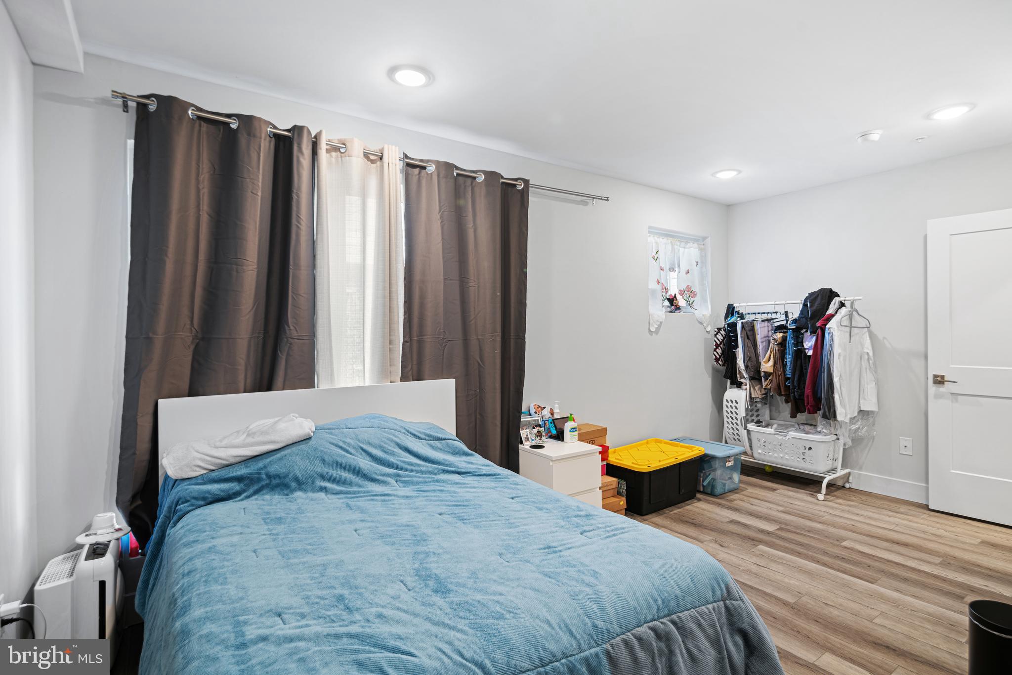 EAST KENSINGTON - Residential Income