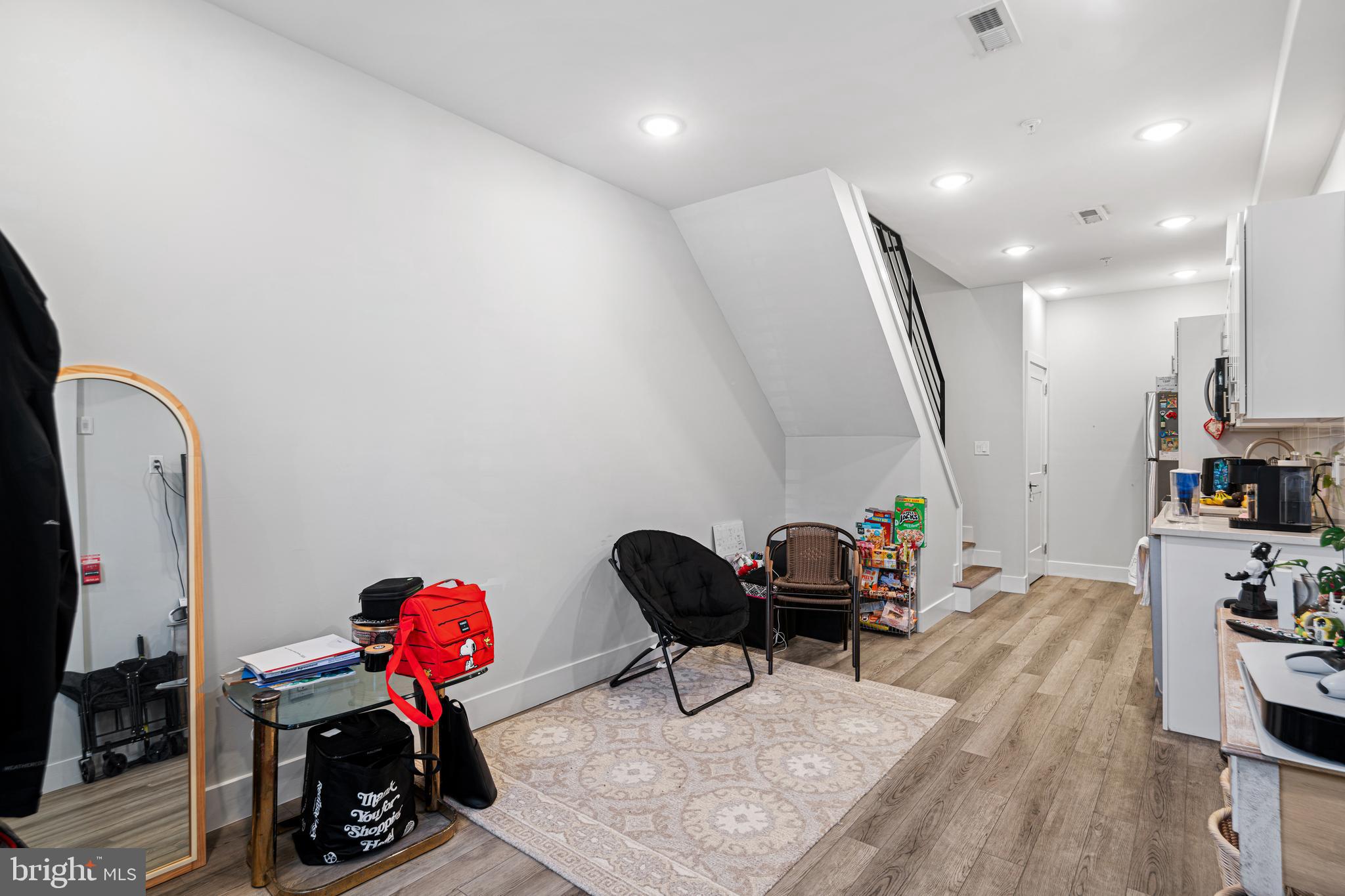 EAST KENSINGTON - Residential Income