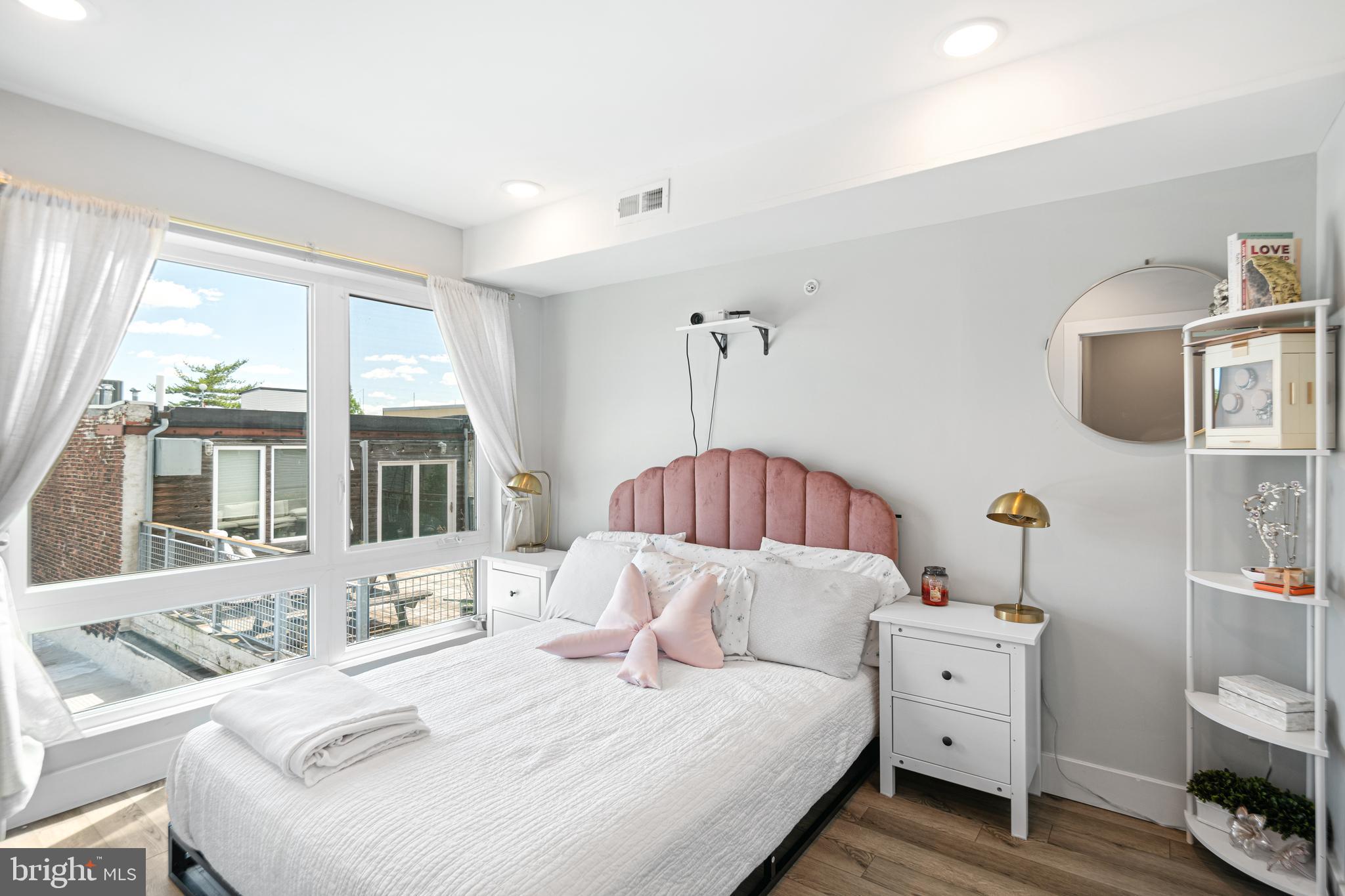EAST KENSINGTON - Residential Income