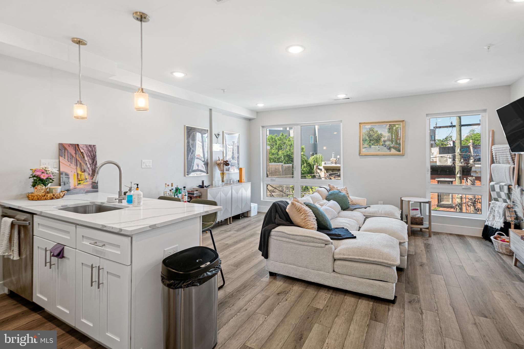 EAST KENSINGTON - Residential Income