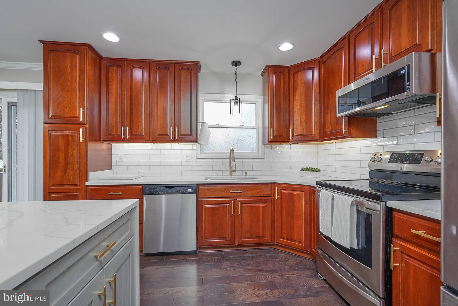 ROBIN MEADOWS - Residential