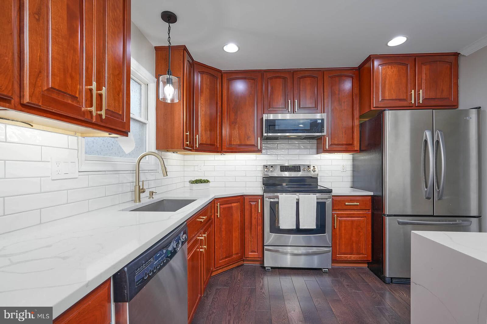 ROBIN MEADOWS - Residential