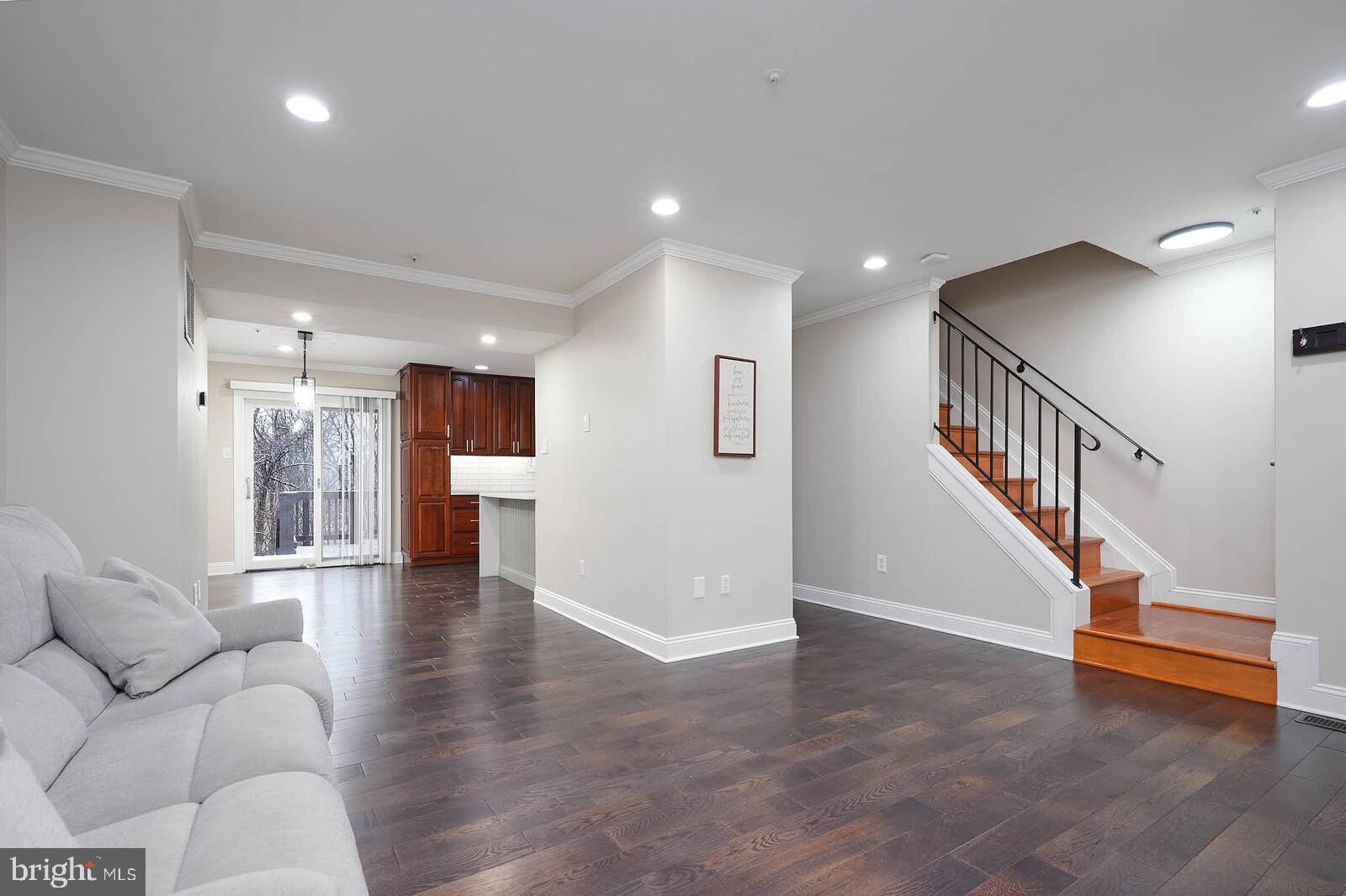 ROBIN MEADOWS - Residential