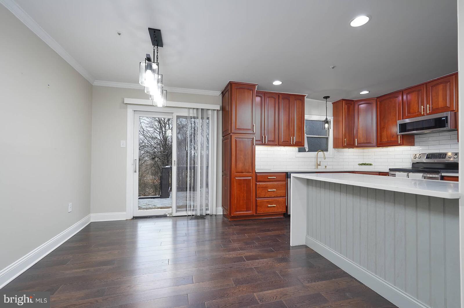 ROBIN MEADOWS - Residential